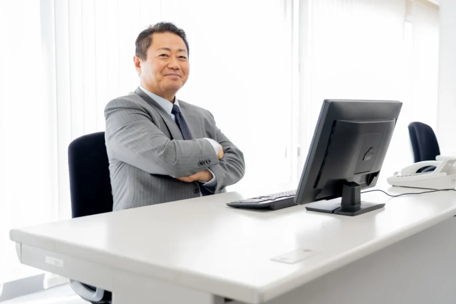 行政書士は定年後の仕事に向いている？60歳で開業するリアルを紹介